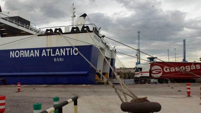 Έκτακτο – Εντολή εγκατάλειψης σε φλεγόμενο πλοίο με 411 επιβάτες ανοιχτά των Οθωνών