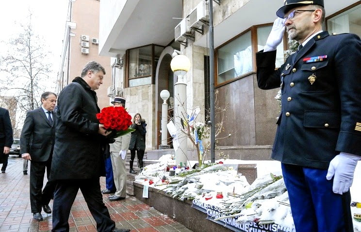 Ο πρόεδρος της Ουκρανίας θα διαδηλώσει αυτή την Κυριακή στο Παρίσι εναντίον του εαυτού του