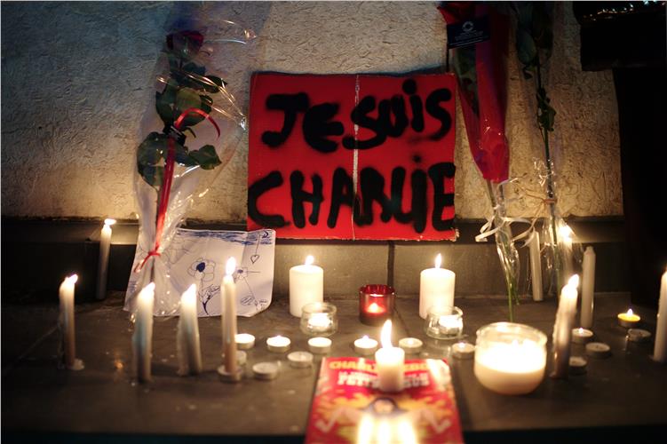 Η Ευρώπη φωνάζει «Je Suis Charlie»: Χιλιάδες στους δρόμους σε συγκεντρώσεις διαμαρτυρίας