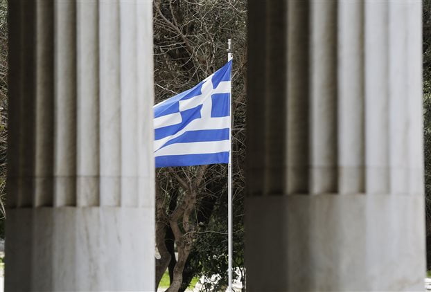 Wall Street Journal: Η Ελλάδα θα αναγκαστεί σε οδυνηρές παραχωρήσεις