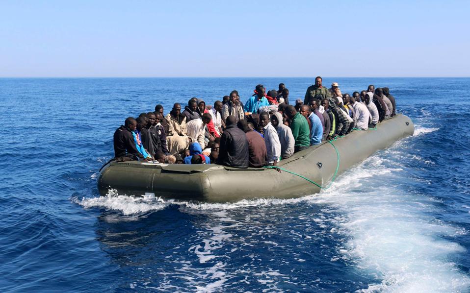 Η Frontex «δείχνει» τώρα τους διακινητές