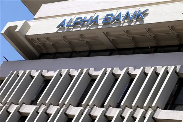 Alpha Bank: Η παρατεταμένη αβεβαιότητα βουλιάζει την οικονομία