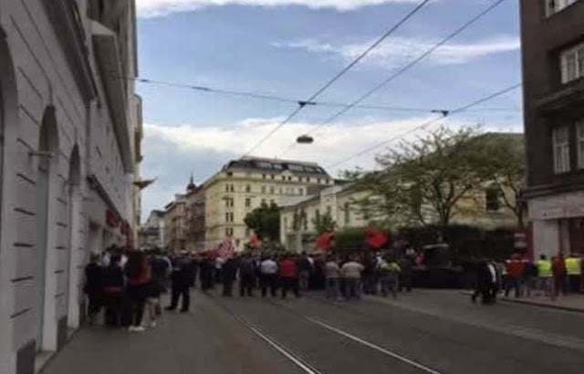 Διαμαρτυρία Αλβανών στη Βιέννη- φώναζαν «UCK- UCK»