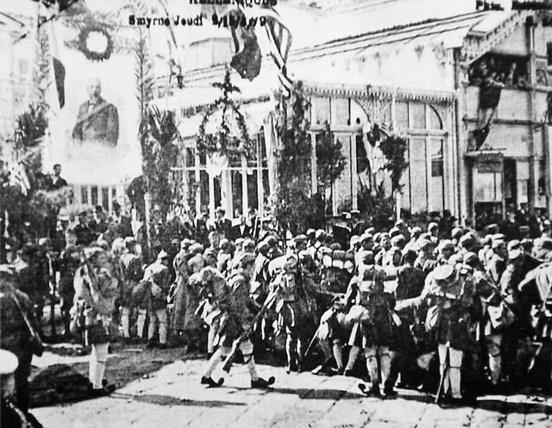 Πρωτομαγιά του 1919, οι συμμαχικές δυνάμεις βρίσκονται στη Σμύρνη