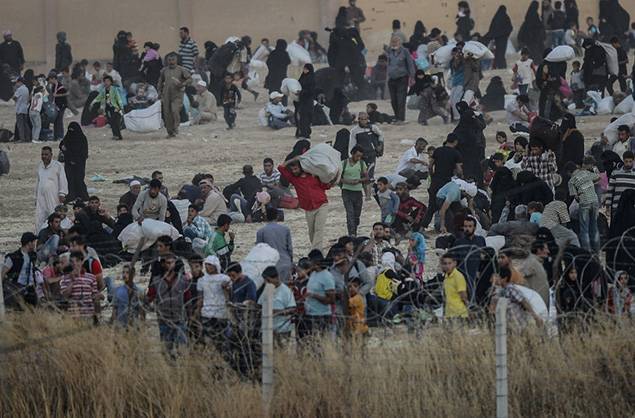 Les Kurdes avancent dans le nord de la Syrie, des réfugiés repoussés par la Turquie