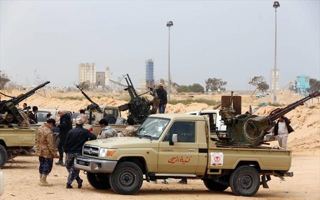 Λιβύη: Η φιλοϊσλαμιστική κυβέρνηση της Τρίπολης έπληξε θέσεις του Ισλαμικού Κράτους στη Σύρτη