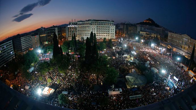 Référendum en Grèce: 25 000 manifestants pour le “non”, 22 000 pour le “oui”