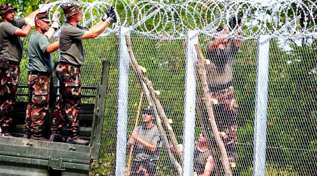 Πρωτάκουστο! Με το στρατό οι Ούγγροι στήνουν το φράχτη και προστατεύουν τα σύνορά τους!!!
