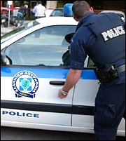 Σε διαθεσιμότητα αστυνομικός που χαστούκισε μετανάστη