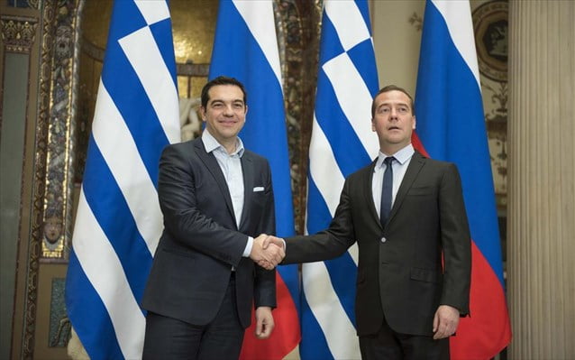 Ζητήματα οικονομικής και ενεργειακής συνεργασίας εξέτασαν Τσίπρας – Μεντβέντεφ