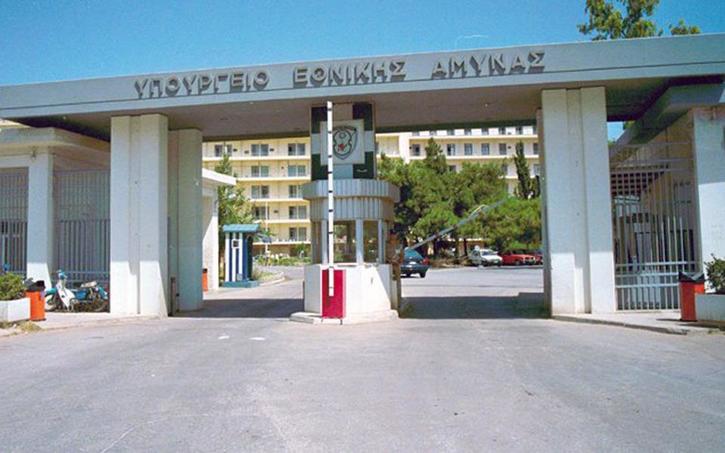 Πρώτη φορά φασιστερά – Ελλάδα 2015: Παρακολουθούν τους στρατιωτικούς στα ΜΚΔ