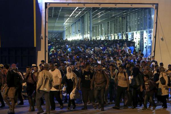 FT : Το βάρος των μεταναστών νέα πηγή διχασμού για την Ευρώπη