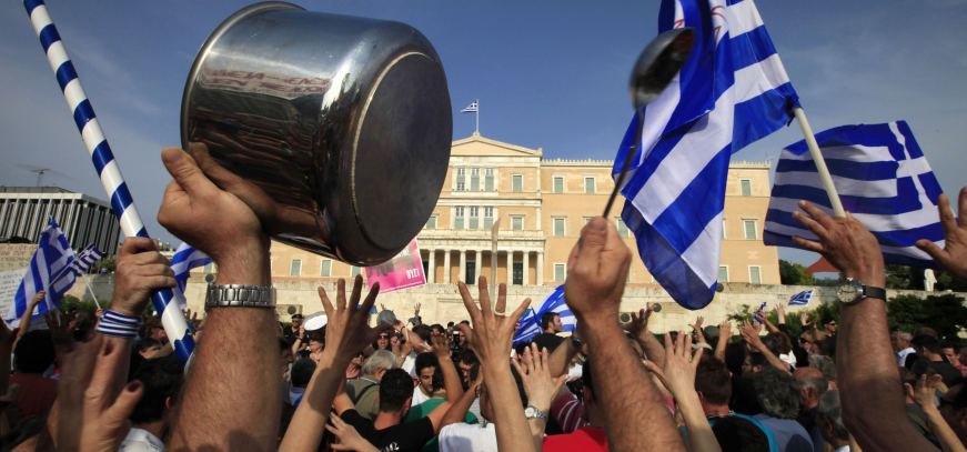 Όταν ξέσπασε η βία! Οι έξι μήνες της ομαδικής… παραίσθησης των αγανακτισμένων