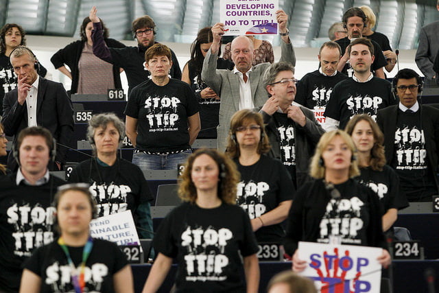 Ευρωβουλή 10.6.2015: Με ευθύνη τεσσάρων ευρωβουλευτών του ΣΥΡΙΖΑ και 2 του ΚΚΕ δεν καταψηφίστηκε η TTIP !