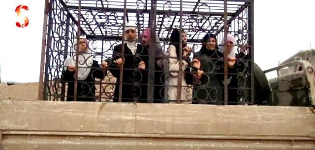 Άνθρωποι σε κλουβιά, ανθρώπινες ασπίδες, στην Συρία