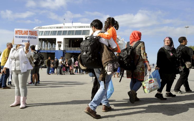Πάνω από 6.500 πρόσφυγες έφθασαν σήμερα στον Πειραιά