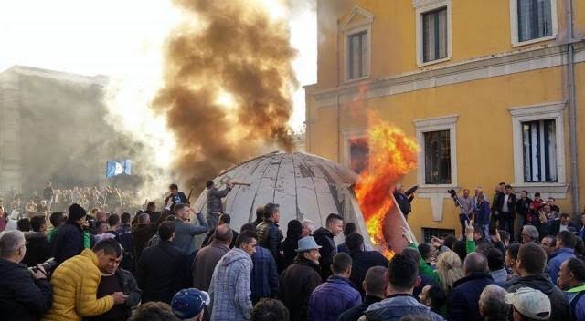 Το δράμα της Αλβανίας