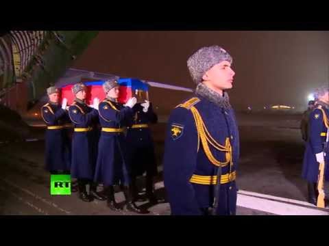 Έφτασε στη Ρωσία η σορός του δολοφονημένου από τους Γκρίζους Λύκους Ρώσου πιλότου