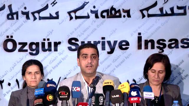 Al-Malikiyah (Συρία) – Κουρδικές και αραβικές ομάδες της συριακής αντιπολίτευσης ανακοίνωσαν τη δημιουργία του Συριακού Δημοκρατικού Συμβουλίου (ΣΔΣ)