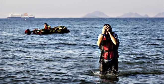 Θάβουμε τη Δημοκρατία μας μέρα με τη μέρα