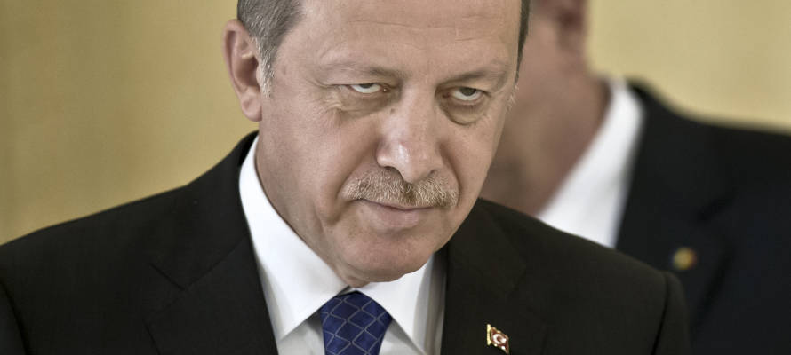 Σφίγγει ο κλοιός γύρω από τον Erdogan;