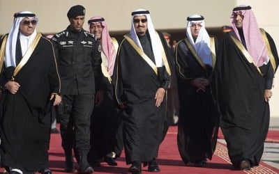 Η Σαουδική Αραβία απειλεί να αποσύρει τα περιουσιακά της στοιχεία από τις ΗΠΑ