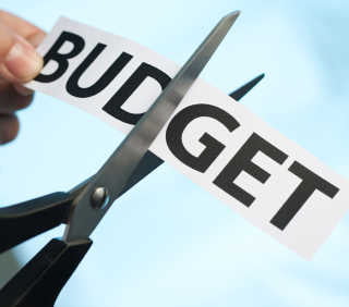Διαδηλώνουμε για τη μείωση του κρατικού προϋπολογισμού