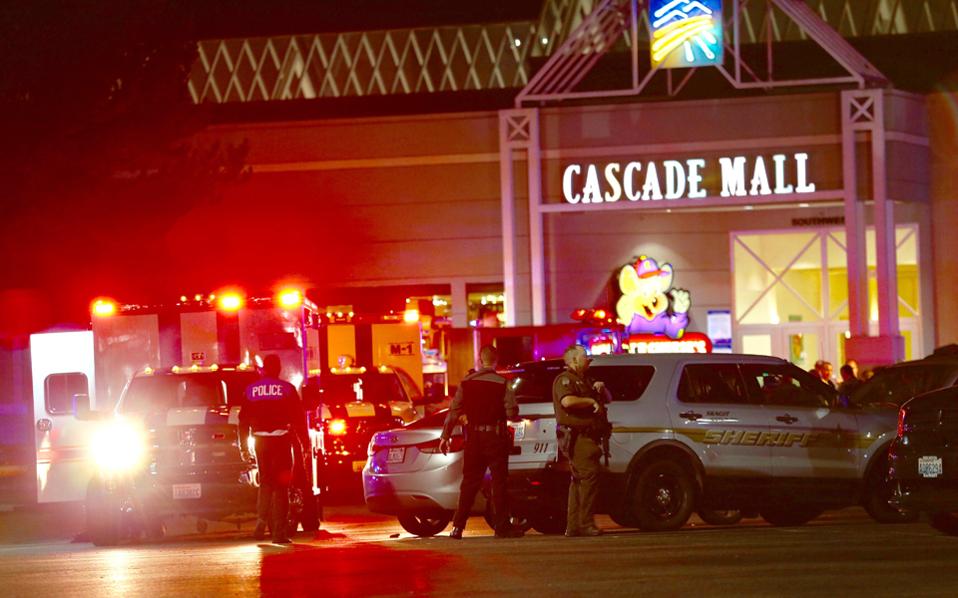 Τέσσερις νεκροί – αρκετοί τραυματίες από πυροβολισμούς σε εμπορικό κέντρο στην πολιτεία της Ουάσινγκτον