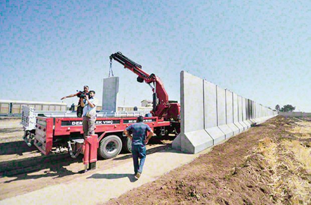 Γιγάντιο τείχος κατασκευάζει η Τουρκία στα σύνορα με Συρία – Υπό το φόβο των Κούρδων