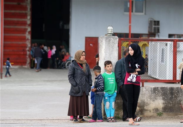 Spiegel: Χώρες της ΕΕ αρνούνται να στείλουν υπαλλήλους στην Ελλάδα για το προσφυγικό