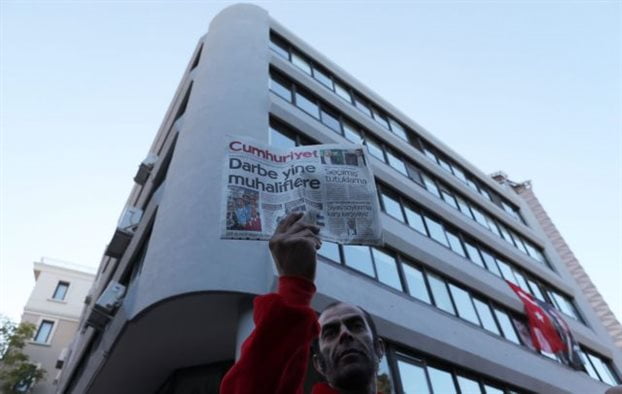 «Ανησυχούν» οι ΗΠΑ για την καταστολή Ερντογάν στα μέσα ενημέρωσης – Μετά τις συλλήψεις στην Cumhuriyet