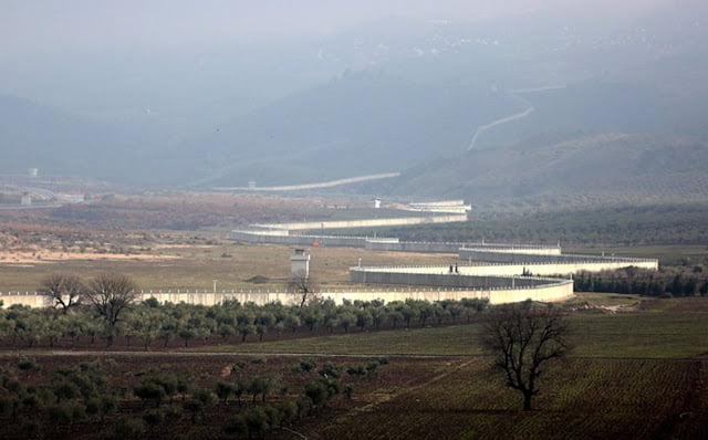Ο κουρδικός τρόμος έχει καταλάβει την Τουρκία – Έχει κατασκευάσει τείχος μήκους 290 χιλιομέτρων στα σύνορα με τη Ροζάβα (Β. Συρία)