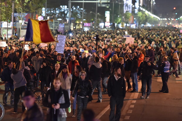 Πρωθυπουργός Ρουμανίας: «Δεν θα αποσυρθεί το διάταγμα»- παρά τις διαδηλώσεις