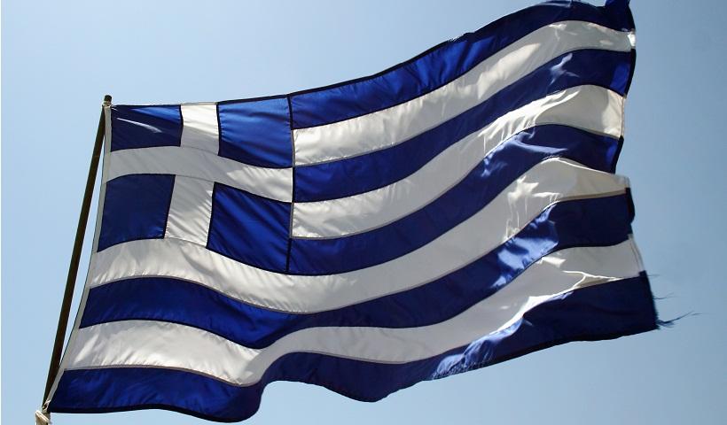 Έκαψαν ελληνικές σημαίες στην Πάτρα