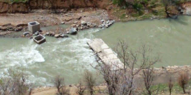 ΓΚΡΕΜΙΣΑΝ ΤΗΝ ΓΕΦΥΡΑ ΤΟΥ ΚΟΥΡΔΙΚΟΥ ΧΩΡΙΟΥ ΠΟΥ ΨΗΦΙΣΕ ¨ΟΧΙ¨ ΣΤΟ ΔΗΜΟΨΗΦΙΣΜΑ !