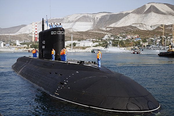 Ρωσικό υποβρύχιο πέρασε το Γιβραλτάρ επιτηρούμενο από αμερικανικό καταδρομικό