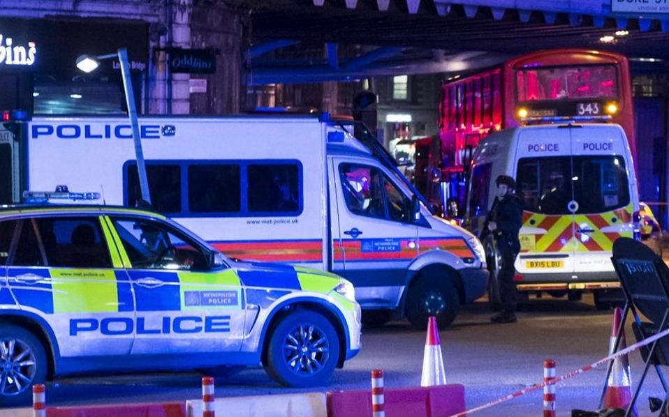 Διπλό τρομοκρατικό χτύπημα στο Λονδίνο: Επτά νεκροί, τουλάχιστον 48 τραυματίες, νεκροί και οι τρεις δράστες