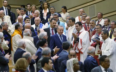 Κωνσταντινούπολη κατά Αλ Αζχάρ