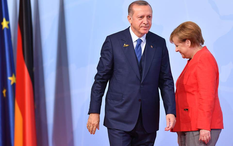 Κόκκινη κάρτα στην Τουρκία από τη Μέρκελ – Βέτο για την αναβάθμιση της συμφωνίας Τελωνειακής Ένωσης