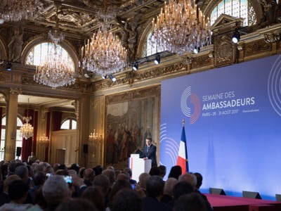 Σύμφωνα με τον Εμμανουέλ Μακρόν, πάει ο καιρός της λαϊκής κυριαρχίας