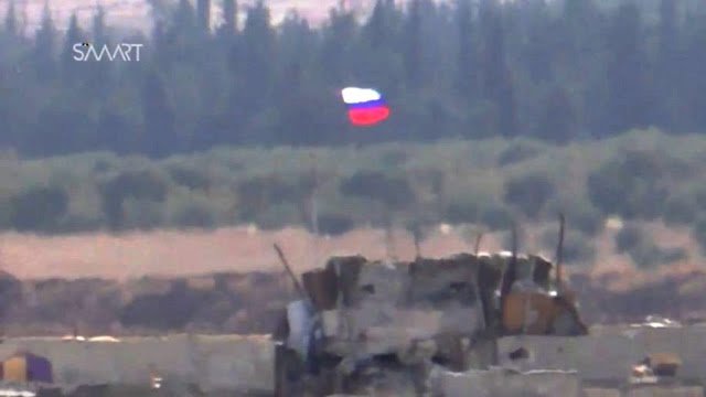 Οι Ρώσοι υψώνουν τη σημαία τους σε μεγάλη κουρδική βάση στο καντόνι του Αφρίν – Βίντεο