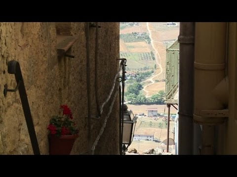 Πωλούνται σπίτια για ένα ευρώ στη Σικελία