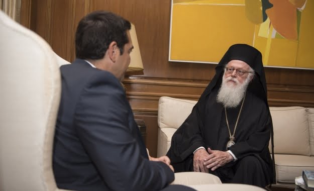 Η δικαίωση του Αρχιεπισκόπου Αναστασίου και η αγωνία της Αθήνας για «καλές ειδήσεις» στα Ελληνοαλβανικά