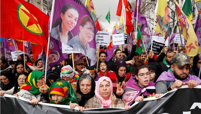 Παρίσι: Χιλιάδες Κούρδοι διαδήλωσαν για την τριπλή δολοφονία ακτιβιστριών
