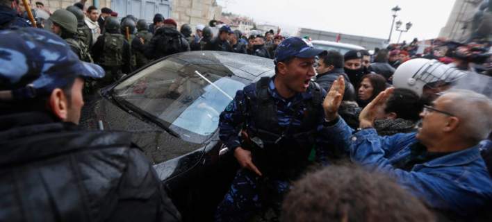 Παλαιστίνιοι επιτέθηκαν με πέτρες στο αυτοκίνητο του Πατριάρχη Ιεροσολύμων