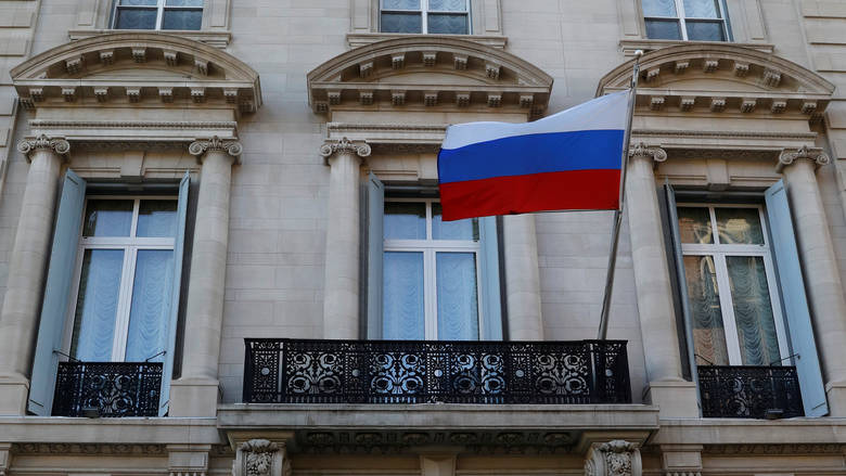 Τι προμηνύουν άραγε οι αθρόες απελάσεις Ρώσων διπλωματών από ΗΠΑ και Ευρώπη;