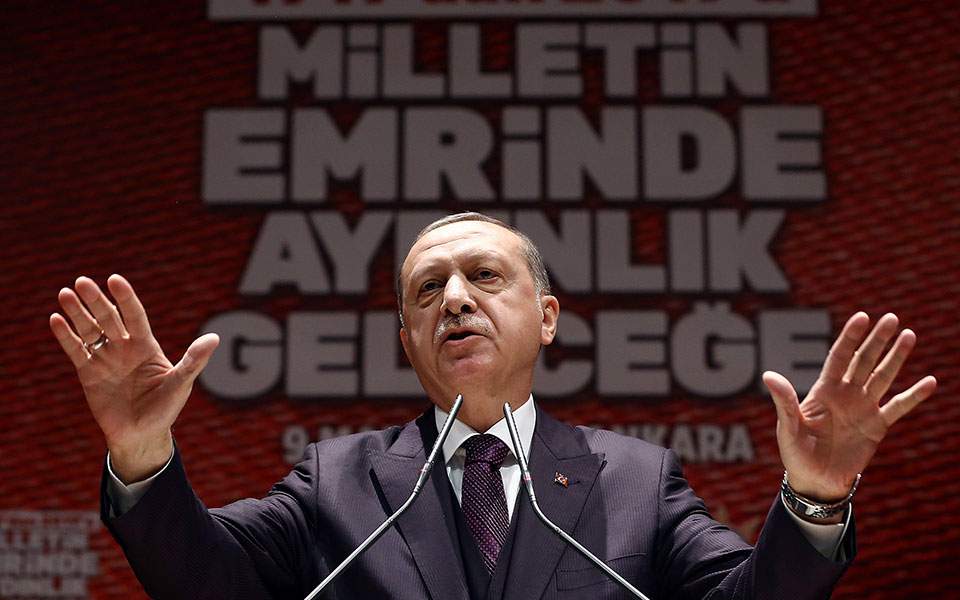 Θρασύτατος ο Ερντογάν, καλεί το ΝΑΤΟ να γίνει συνένοχος στα εγκλήματά του εναντίον των Κούρδων στη Συρία
