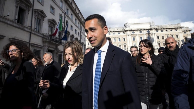 Σοκ στην Ιταλία: Για εσχάτη προδοσία κατηγορούν τα Πέντε Αστέρια τον Πρόεδρο της χώρας