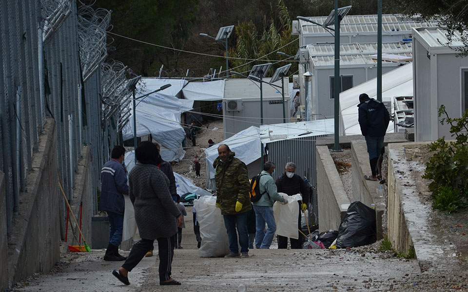Spiegel: Οι Βρυξέλλες αμφισβητούν τα σχέδια της Ελλάδας για το προσφυγικό
