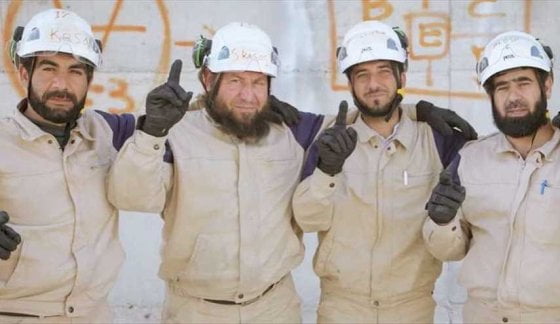 800 μέλη των “Λευκών Κρανών” (White Helmets) εκκένωσε το Ισραήλ από τη Συρία μετά από αίτημα των ΗΠΑ και ευρωπαικών χωρών. Η αδιάσειστη απόδειξη ότι ήταν πράκτορες της Δύσης και του Ισραήλ.